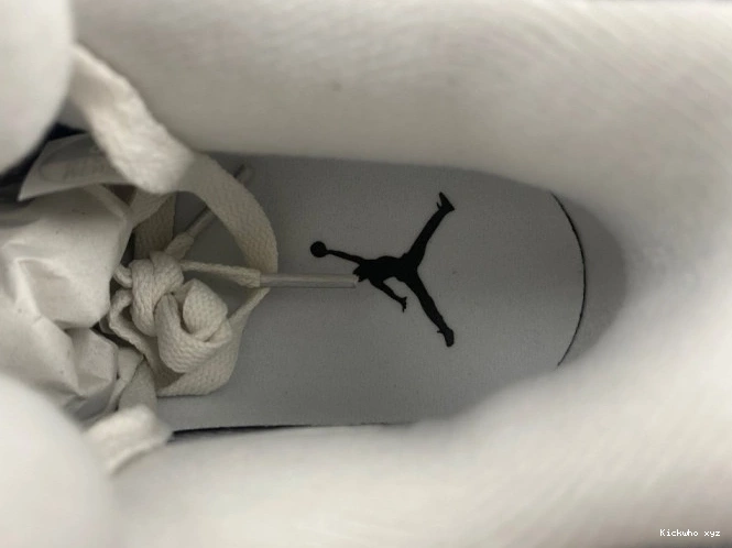 Frozen Moments AQ9129-001 Jordan Air 4 0615